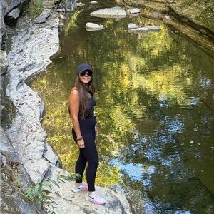 Meet your Posher, Adrienne